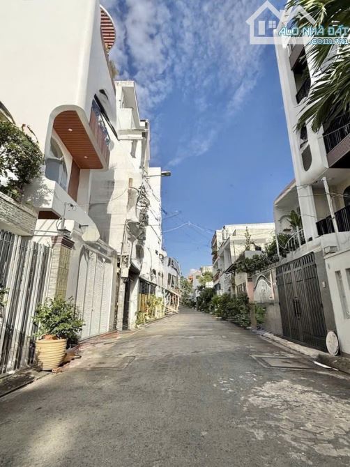 BÁN NHÀ HẺM 7M Ô TÔ NGỦ TRONG NHÀ – HOÀ BÌNH TÂN PHÚ – DT 70M2 – XÂY 5 TẦNG – GIÁ 6.94 TỶ
