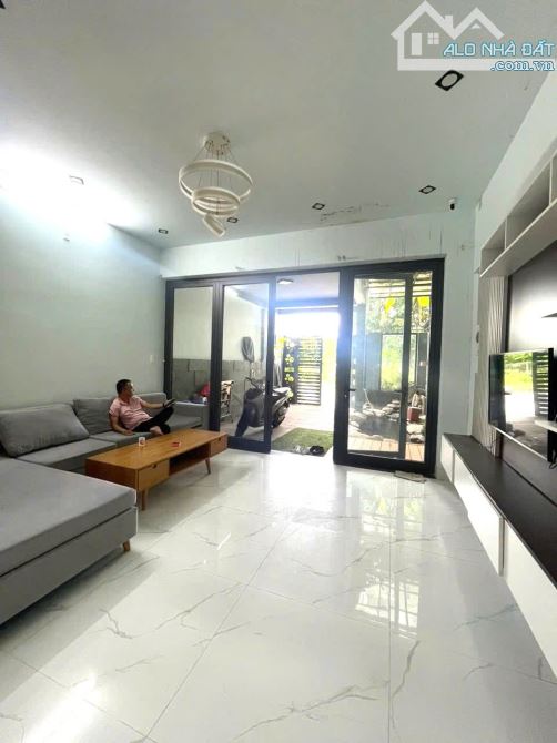 Bán Nhà 3 Tầng Khu Đô Thị Nam Việt Á – Kiên Cố, Sạch Đẹp, Giá 8.5 Tỷ
