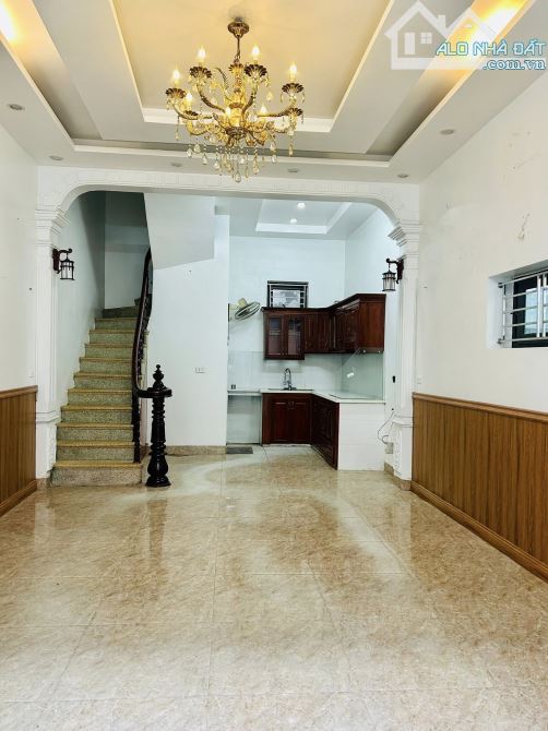 CĂN NHÀ DẤN NGÕ LÊ HỒNG SƠN - P NAM ĐỊNH
