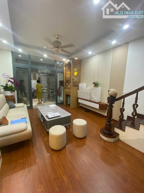 Bán nhà 2 thoáng Nguyễn Đức Cảnh, sổ phân lô, full nội thất 45m2 * 5T