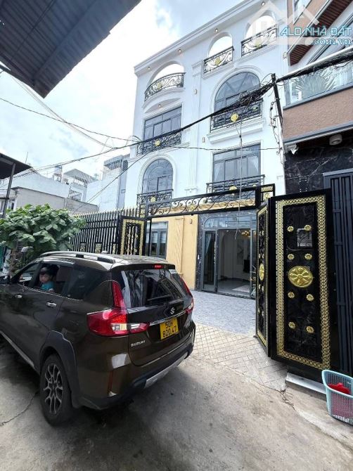 Bán nhà đẹp ngang 9 X 10m, 4 tầng, sân vườn, HXH 8m ngay Emart Phan Huy Ích, 8.599 tỷ