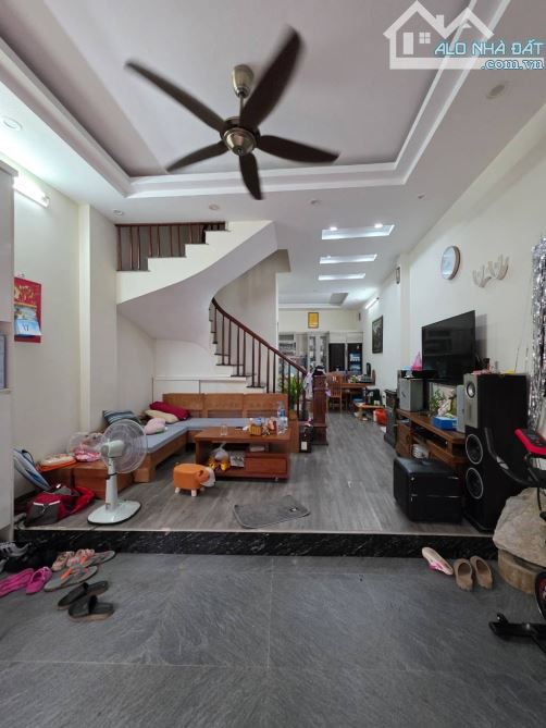 bán nhà phố bắc cầu long biên hà nội , vị trí siêu đẹp