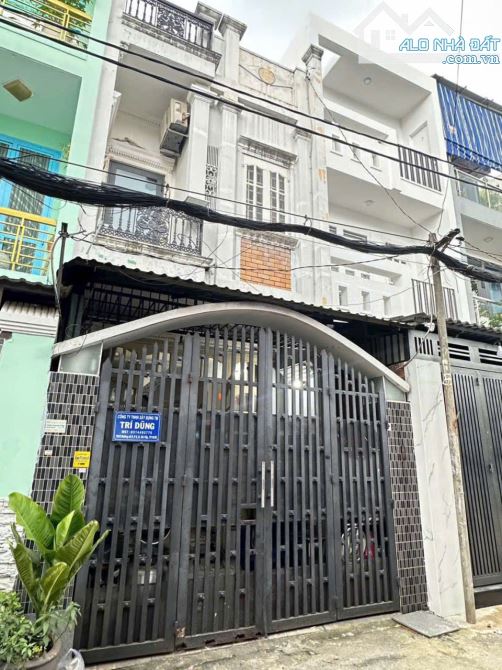 Bán Đất tặng nhà 2 lầu P.9 HXH 5m. DT: 4x18 CN 64m2 vị trí đẹp tiện xây mới Gía chỉ 6.9 tỷ