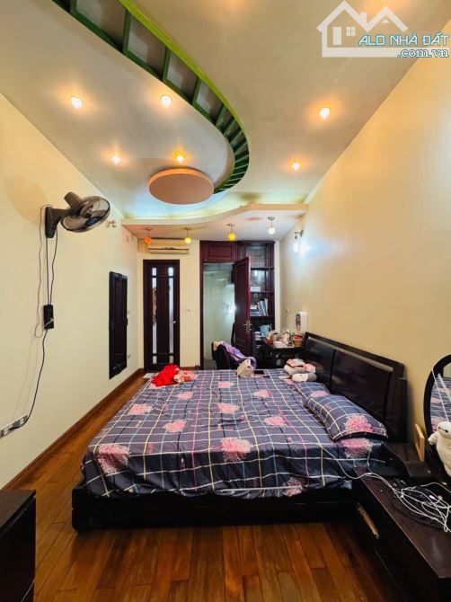 BÁN NHÀ CẠNH TRƯỜNG ĐẠI HỌC BÁCH KHOA - 30m2 x 5 Tầng - NGÕ TO, RỘNG - SỔ VUÔNG