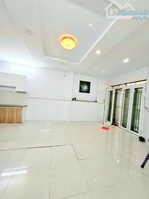 Bán gấp nhà HXH 766/ CMT8, Tân Bình (60.4m2) nhà 3 tầng mới đẹp - Giá bán 8.7 tỷ