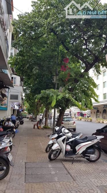 Nhà Hàng Bài – Tràng Tiền MT 5.2M 5 Tầng 2 Thoáng 26.5 Tỷ Ngõ Rộng Thoáng Gần Phố