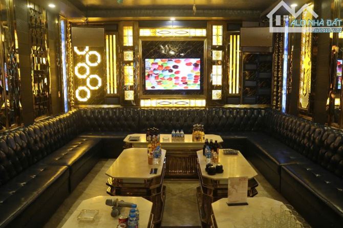 Bán nhà mặt Đường Nguyễn Khang. Oto đỗ cửa Dt: 84m x Mt: 5m, Cầu giấy