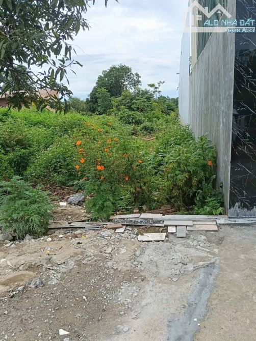 MỘT LÔ CHÂN DÀI HẺM Y WANG NỐI DÀI (5mx55m) - SAU LƯNG CHỢ EA KAO