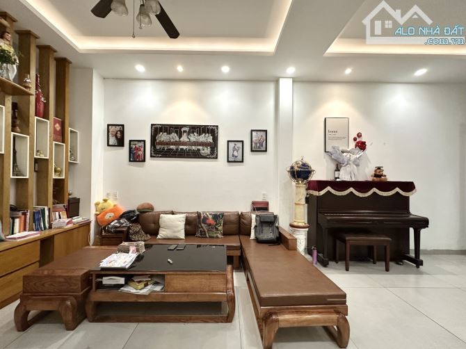 KHU VIP PHAN XÍCH LONG – 95M² – HẺM Ô TÔ 7 CHỖ – NHÀ ĐẸP 4 TẦNG –12 TỶ