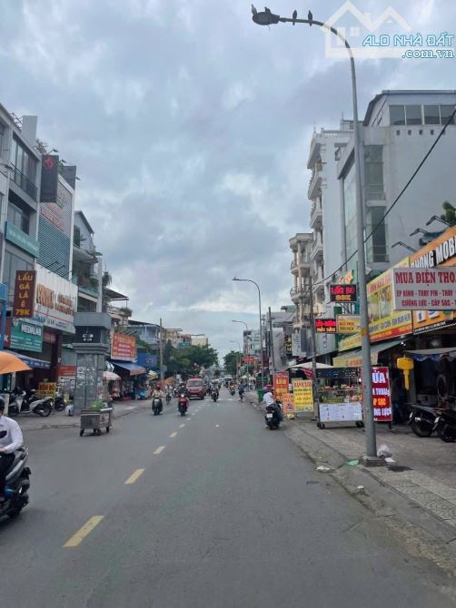 Bán nhà Mặt tiền Hoàng Hoa Thám - đối diện Chợ, gần Cộng Hòa, 5x35m, 2 Tầng, 36,9 tỷ.