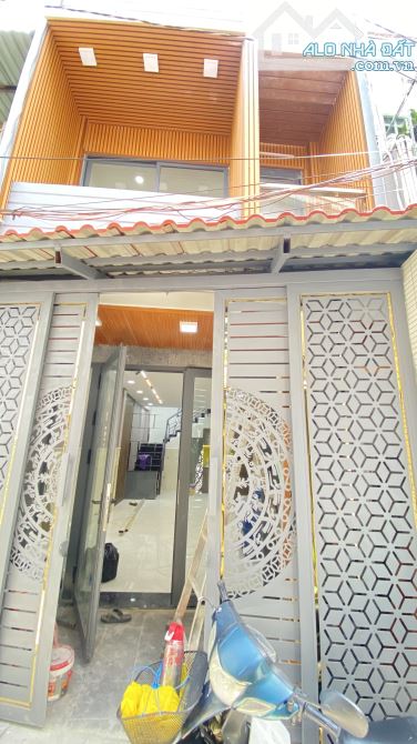 Nhà đẹp giá rẻ Dương Bá Trạc P1Q8, dt 3,8x10 shr giá 4tỷ850 tl.