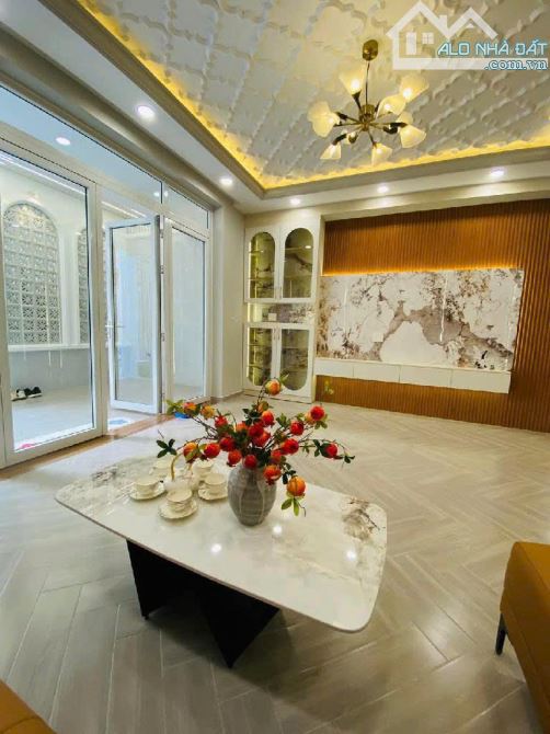 Nhà 3 tầng mới đẹp hẻm xe hơi Tân Phú Quận 7. 5,5*15 hơn 8 tỷ.