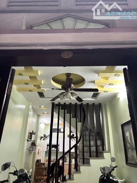 Cho thuê nhà riêng SẠCH - ĐẸP ngõ 91 Nguyễn Khang, Cầu Giấy 30m x 5T, 5PN giá 15 triệu
