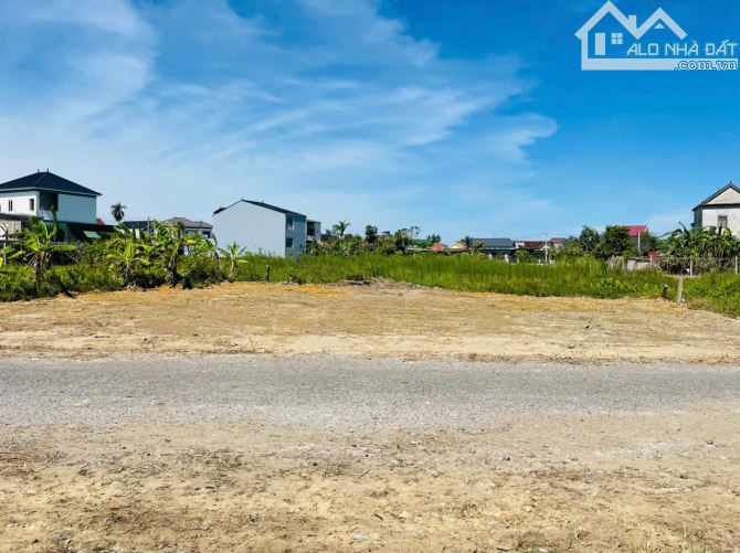 đất xóm 6 , Nghi Trung bám đường nhụa gần quốc lộ 1A