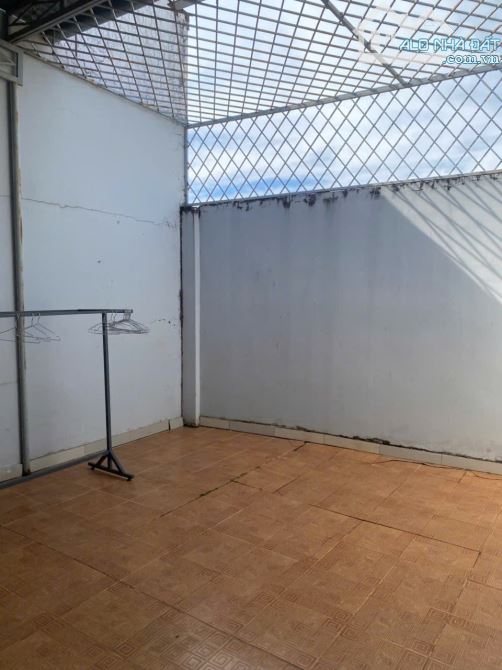 9x30 hẻm đường nhựa Lý Tự Trọng gần siêu thị coopmark, chợ tân an