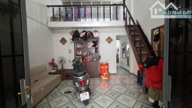Nhà mặt tiền Vĩnh Nguyên gần Tân Trào dt 66m2 ngang 5,2m cách biển 1,2km