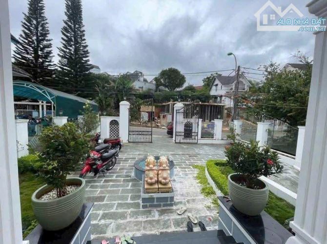 KHẲNG ĐỊNH VỊ THẾ, NÂNG TẦM CUỘC SỐNG VỚI CĂN VILLA ĐẲNG CẤP MẶT TIỀN TRUNG TÂM ĐÀ LẠT