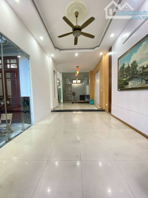 Nhà mặt phố Nguyễn Hữu Thọ, Hải Châu chỉ 100 triệu/ m2