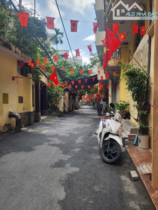 Bán nhà Phạm Văn Đồng thông Doãn Kế Thiện, 38m2*5T, ngõ thông kinh doanh trải nhựa, 9 tỷ