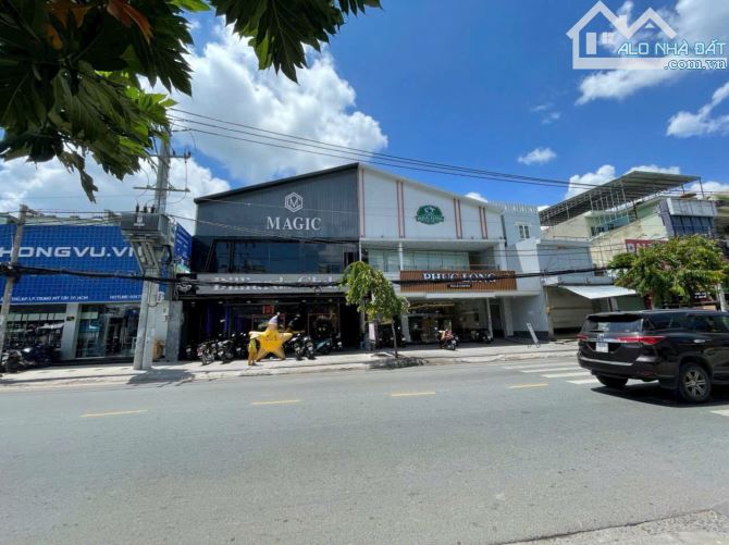 Bán nhà MT  Nguyễn Ảnh Thủ, P. Trung Mỹ Tây, Q12. DT: 23.2x50m. NH:32m. Gía bán 220 Tỷ TL