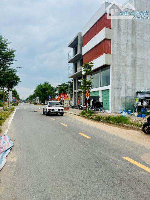 Bán đất đấu giá Huỳnh Cung, Tam Hiệp, Thanh trì, 79m, vỉa hè, oto, mt 6m, 15.6tỷ.