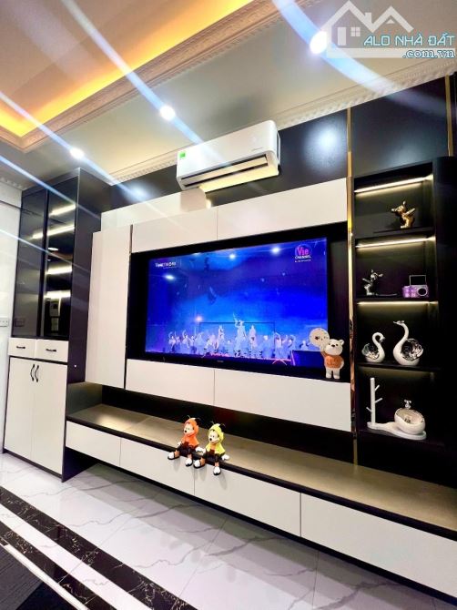 🚗 SIÊU PHẨM THẠCH BÀN – 31M², 5 TẦNG, Ô TÔ ĐỖ CỬA – 7.35 TỶ 🚗
