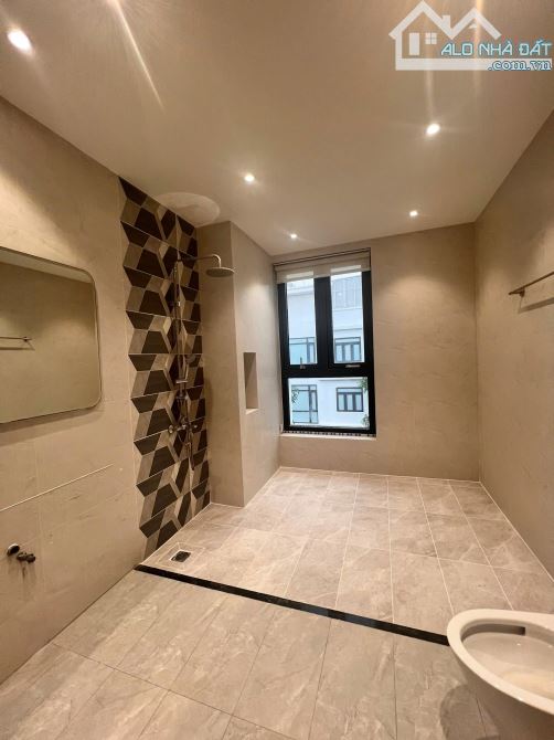 Siêu phẩm khuôn đất xây Biệt Thự MT ngay Bùi Tá Hán Q.2 - 10x21m XD Hầm 4 tầng giá 43 tỷ.