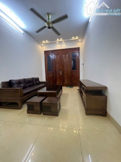 Bán nhà Ngọc Lâm Long Biên Nhà đẹp DT 40m2 nhỉnh 7x tỷ , xây 5 tầng