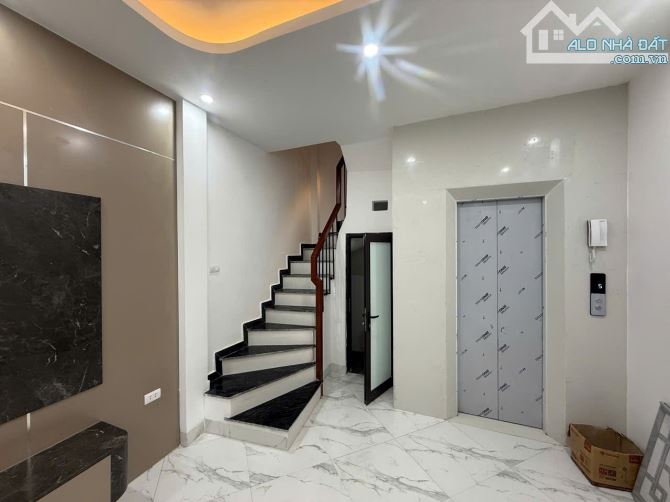 NHÀ MỚI 6 TẦNG CÓ THANG MÁY - TRUNG TÂM ĐỐNG ĐA - Ô TÔ GẦN.
