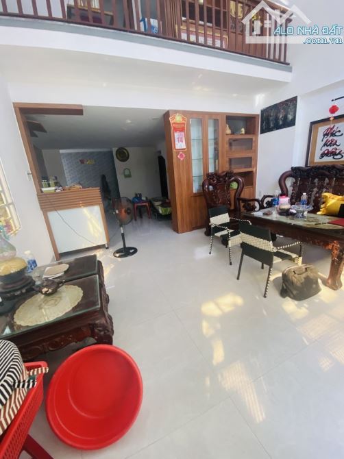 Nhà góc 2 mặt kiệt oto Bùi Tá Hán diện tích 5,5*12 kết cấu 4 tầng giá hơn 7 tỉ