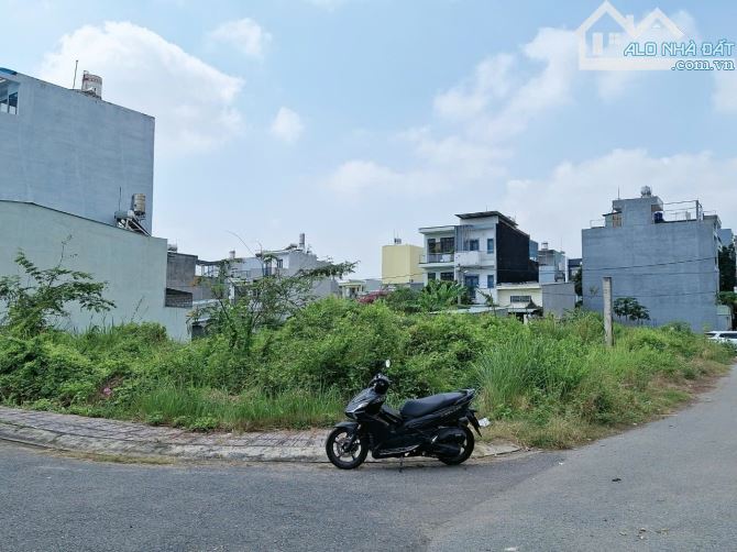 [ PHÚ HỮU, Q9 CŨ] - ĐẤT NỀN BIỆT THƯ GIÁ RẺ CHỈ 40TR/M2 -  303M2(17,5*17,5) - KHU PHÂN LÔ