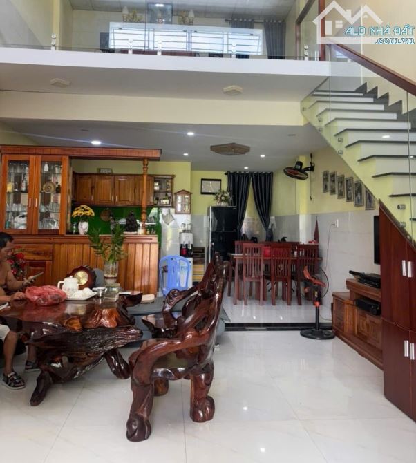 Cần bán gấp nhà 2 tầng đường 5,5 m hoà xuân đà nẵng