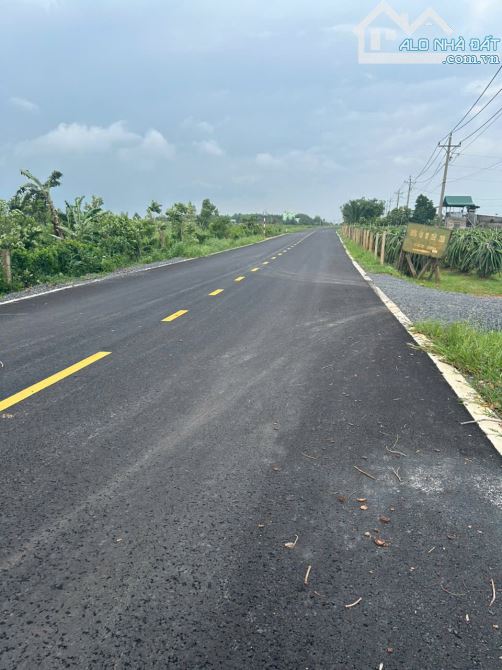 Bán Đất 2.85 Hecta 2 Mặt Tiền View Hồ Núi Đất, Tân Tiến, La Gi