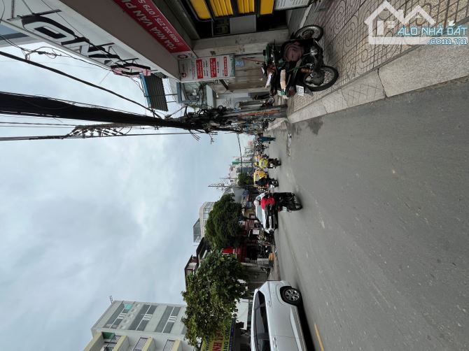 Đón đầu tuyến Metro, Cách Mạng Tháng 8- 55m2 ngang 6.5m – gần mặt tiền- có dòng tiền