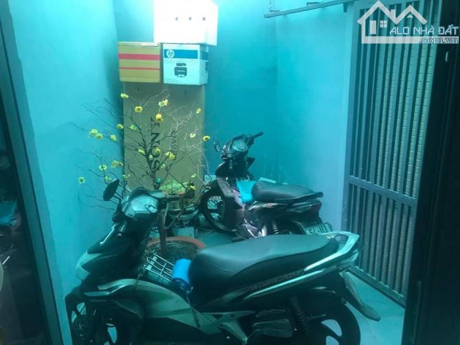 Giá Tốt 3 Tầng - Cách mặt tiền Hoàng Sa 15m