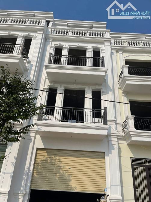 Nhà xây thô 4 tầng mb 4761 chợ đầu mối phía tây Phường Đông Sơn ( thị trấn Rừng Thông cũ)