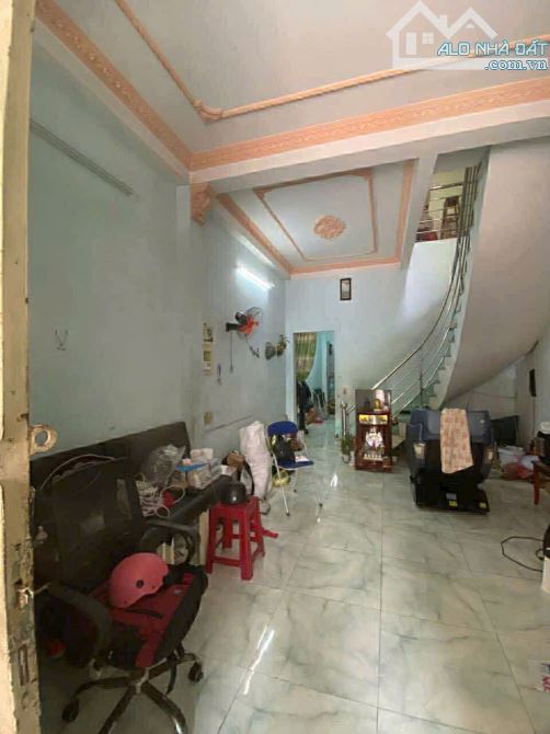 Cho thuê nhà nguyên căn cách đường Nguyễn Văn Tạo 200m, hẻm xe hơi