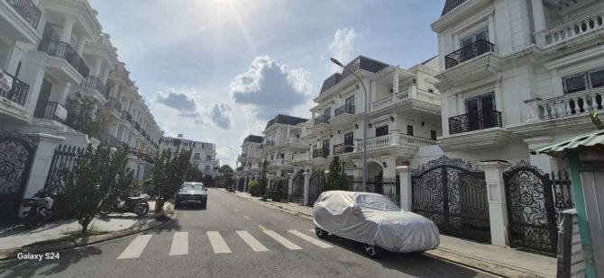 bán cặp nhà 1 trêt 3 lầu liền kề 10x20 khu dân cư cao cấp nhất thành phố biên hòa