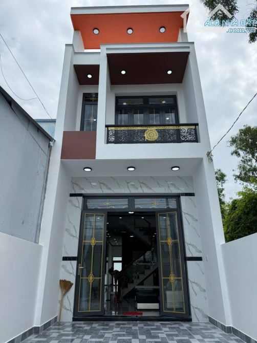 NHÀ 1 TRỆT 1 LẦU ĐƯỜNG NGUYỄN HỮU TRÍ 850 BÌNH CHÁNH TRIỆU SHR
