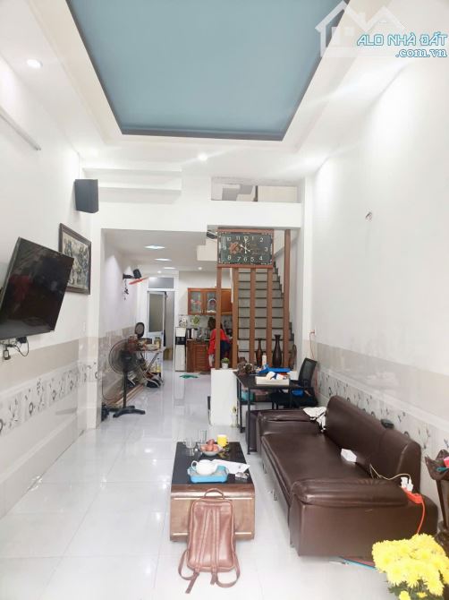 Chính chủ đang ở , Nhà 3 tầng 3 mê kiệt 2.5m Trần Cao Vân, kiệt vào 2 nhà như mặt tiền..