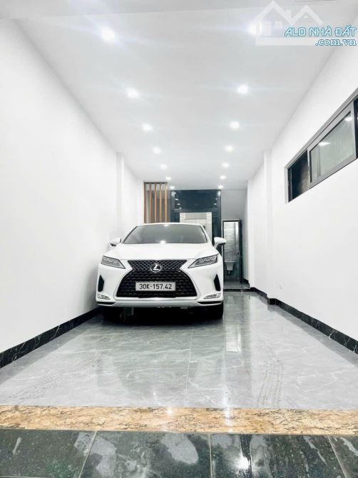 Bán cực gấp nhà Nguyên Hồng 61,2m² 5 tầng ô tô tránh vị trí đắc địa 18,9 tỷ độc quyền