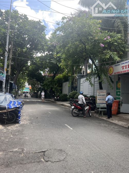 Biệt thự Hồ Ngọc Cẩn, Tân Thành, DT10x20m, lửng 2 lầu, giá 32.5 tỷ