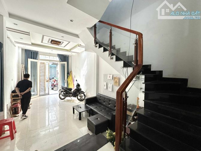 HẺM NHỰA XE TẢI - PHÚ NHUẬN - 4 TẦNG ĐẸP - 40M2 A4 - DÒNG TIỀN 25Tr/Tháng - SÂN ĐẬU ÔTÔ