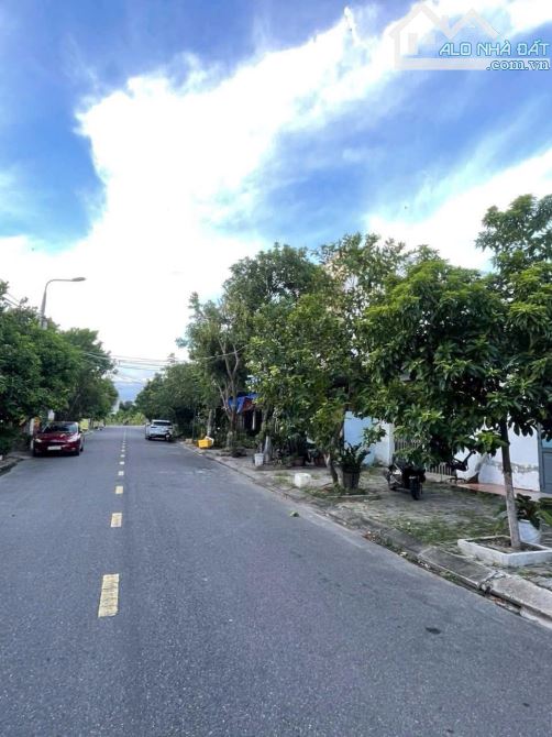 Lô đất mặt tiền Huỳnh Ngọc Đủ - Hoà Xuân giá hơn 6ty xí