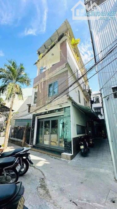 Nhà 4 tầng kiệt Huỳnh Ngọc Huệ sau lưng mặt tiền gần Công Viên