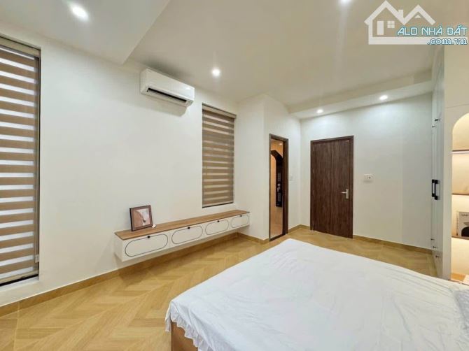 BÁN NHÀ MỚI PHỐ PHẠM VĂN ĐỒNG – 5 TẦNG HIỆN ĐẠI, FULL NỘI THẤT – GIÁ CHỈ 7,15 TỶ!