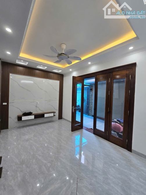 BÁN NHÀ ĐÔNG NGẠC - XÂY MỚI, MẶT TIỀN 5.2M, CÁCH 1 NHÀ RA ĐƯỜNG 2 Ô TÔ TRÁNH NHAU