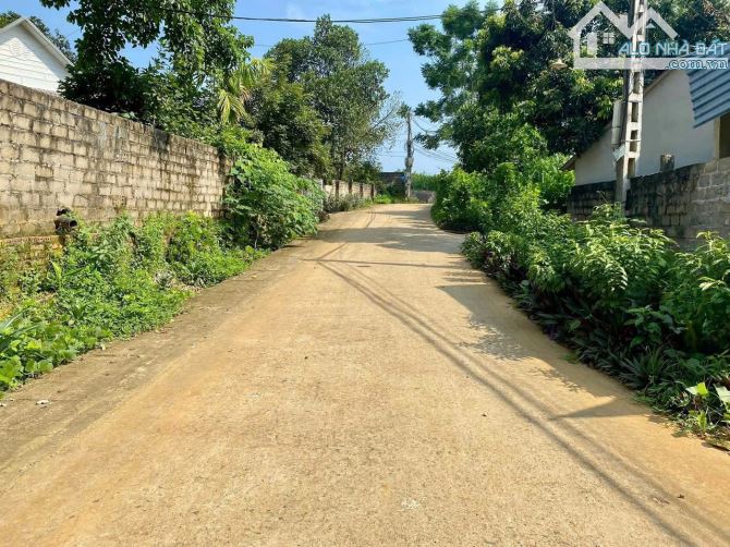 Bán đất tặng nhà DT 975m2, thổ cư 150m mặt tiền 30M đường 2 xe tải tránh_Yên Bài Ba Vì
