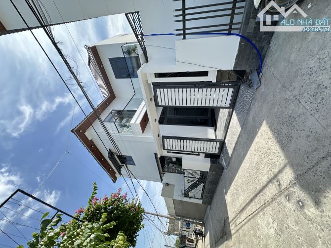 NHÀ ĐẸP 2 TẦNG – HẺM XE HƠI 6M -THỚI TAM THÔN, HÓC MÔN–FULL NỘI THẤT – DIỆN TÍCH 92M2