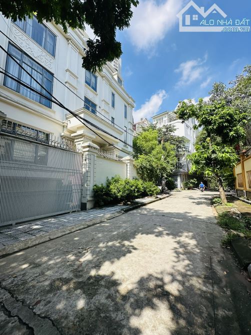 Bán nhà phố Linh Lang, 2 mặt thoáng, sẵn dòng tiền, DT 69m2 x 5 tầng thang máy, giá 20.8 t